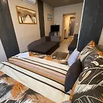 Aranyfuert Apartmanhaz Apartment *