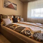 Aranyfuert Apartmanhaz Apartment *