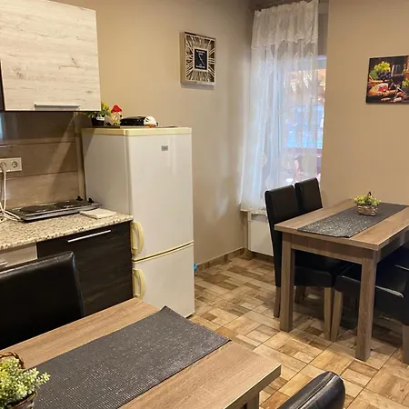 公寓 Aranyfuert Apartmanhaz