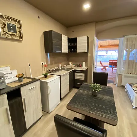 Aranyfuert Apartmanhaz Lejlighed *