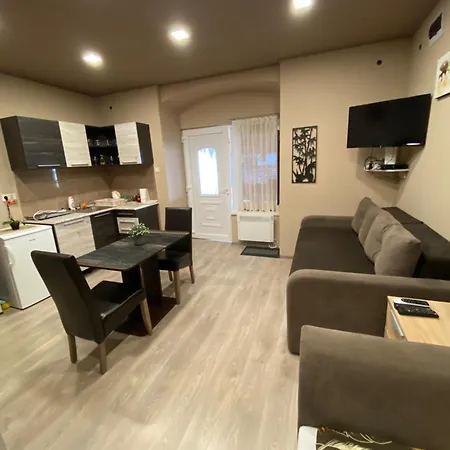 Aranyfuert Apartmanhaz