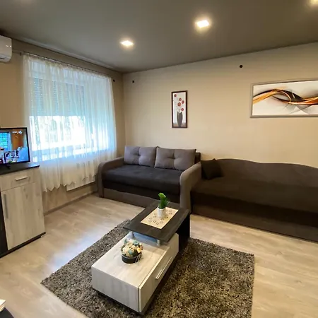 Aranyfuert Apartmanhaz