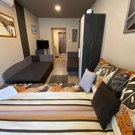 Aranyfuert Apartmanhaz